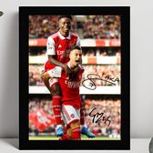 Bukayo Saka Ingelijste Handtekening – 15 x 10cm In Klassiek Zwart Frame – Gedrukte handtekening – Arsenal FC - Voetbal - Gabriel Martinelli - Football
