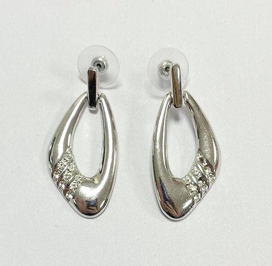 Zilverkleurige oorbellen - Met sprankelende zirkonia steentjes - Damesdingetjes