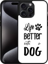 Cazy Hardcase Hoesje geschikt voor iPhone 15 Pro Max Life Is Better With a Dog Zwart