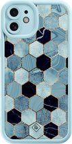 Casimoda® hoesje - Geschikt voor iPhone 12 - Blue Cubes - Effen telefoonhoesje met lensbescherming - TPU - Backcover - Blauw