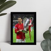 Cristiano Ronaldo CR7 Kunst - Gedrukte handtekening - 10 x 15 cm - In Klassiek Zwart Frame - Manchester United FC - Champions League winst