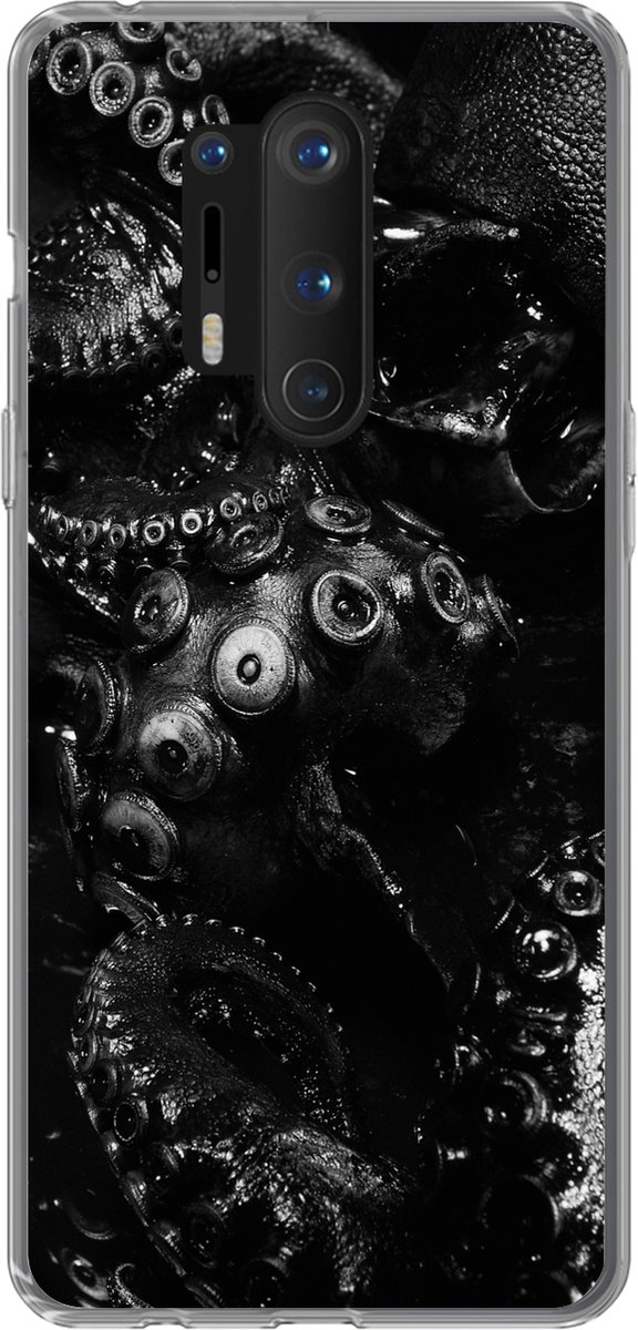 Telefoonhoesje Geschikt voor OnePlus 8 Pro hoesje - Close-up octopus op zwarte achtergrond in zwart-wit - Siliconen Telefoonhoesje Telefoonhoesje