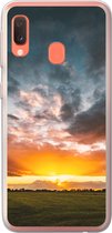Geschikt voor Samsung Galaxy A20e hoesje - Zonsondergang boven een weiland in Nederland - Siliconen Telefoonhoesje