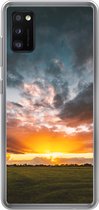 Geschikt voor Samsung Galaxy A41 hoesje - Zonsondergang boven een weiland in Nederland - Siliconen Telefoonhoesje