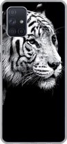 Geschikt voor Samsung Galaxy A51 5G hoesje - Studio shot witte tijger op zwarte achtergrond in zwart-wit - Siliconen Telefoonhoesje