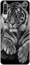Geschikt voor Samsung Galaxy A70 hoesje - Sumatraanse tijger op zwarte achtergrond in zwart-wit - Siliconen Telefoonhoesje