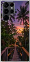 Geschikt voor Samsung Galaxy S22 Ultra hoesje - Zonsondergang - Palmbomen - Strand - Siliconen Telefoonhoesje
