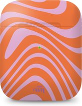 xoxo Wildhearts hoesje geschikt voor Airpods 1/2 - Boogie Wonderland Orange - Ook als telefoonhoesje verkrijgbaar - schokbestendige case geschikt voor Airpod 1 en 2 - koptelefoon case - Beschermhoes met golvende print - golven - oranje / roze
