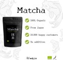 Zwarte verpakking van 125g biologische Matcha poeder, 'From Japan', 10.000 blije klanten, geen toevoegingen.