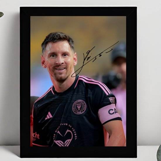 Lionel Messi Ingelijste Handtekening – 15 x 10cm In Klassiek Zwart Frame – Gedrukte handtekening – Paris Saint Germain - PSG - Voetbal - Football - FC Barcelona - Inter Miami - Argentinië