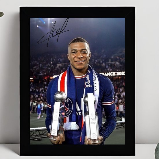 Kylian Mbappé Ingelijste Handtekening – 15 x 10cm In Klassiek Zwart Frame – Gedrukte handtekening – Paris Saint Germain - PSG - Voetbal - Football - WK - World Cup