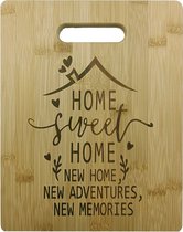 Elegante Bamboe Snij- en Serveerplank "Home Sweet Home" - Duurzaam met Lasergravure - Ideaal als Borrelplank of Keuken Decor - Ophangbaar - Ideaal voor Housewarming - 28x22 cm