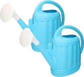 Set van 2x stuks tuinplanten gieters kunststof licht blauw 12 liter met broeskop/sproeikop