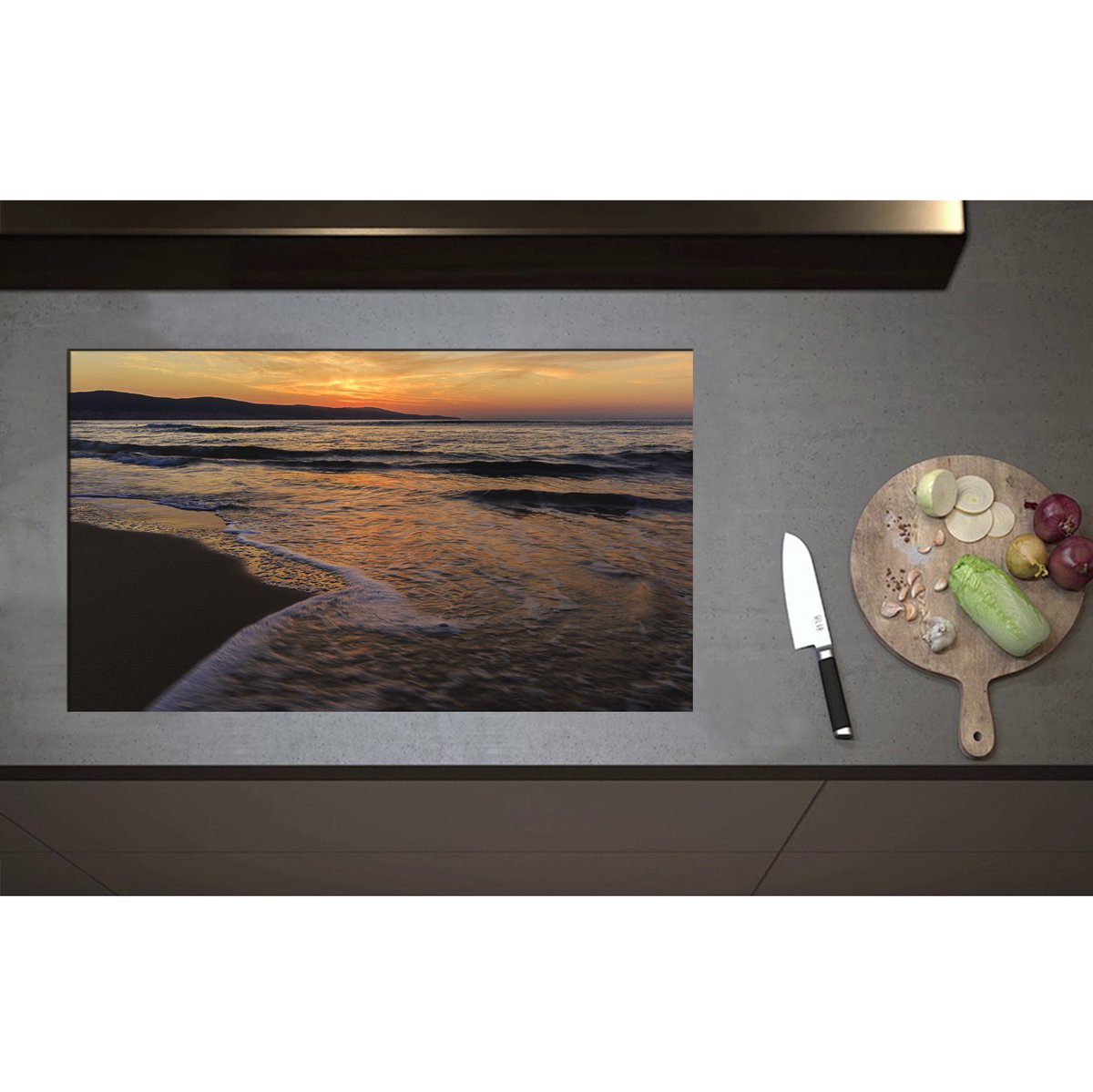Inductieplaat Beschermer - Aanstromende Golven bij de Kust - 85x50 cm - 2 mm Dik - Inductie Beschermer - Bescherming Inductiekookplaat - Kookplaat Beschermer van Zwart Vinyl