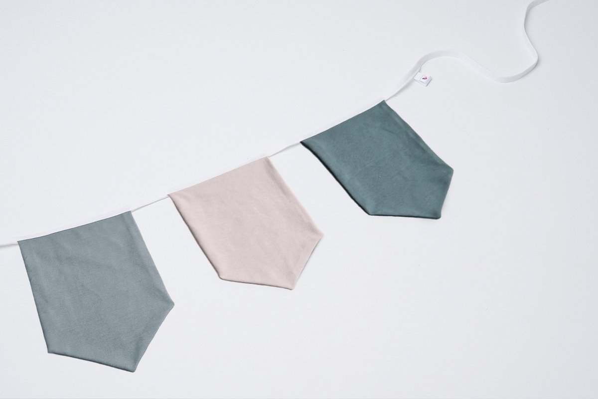 Vlaggenlijn van stof | Sandy Ocean - 5 meter / 22 vlaggetjes - Licht Blauwe, Turquoise, Beige (pastel kleur) wimpel vlaggetjes - Verjaardag slinger / Babykamer decoratie - Stoffen slingers handgemaakt & duurzaam