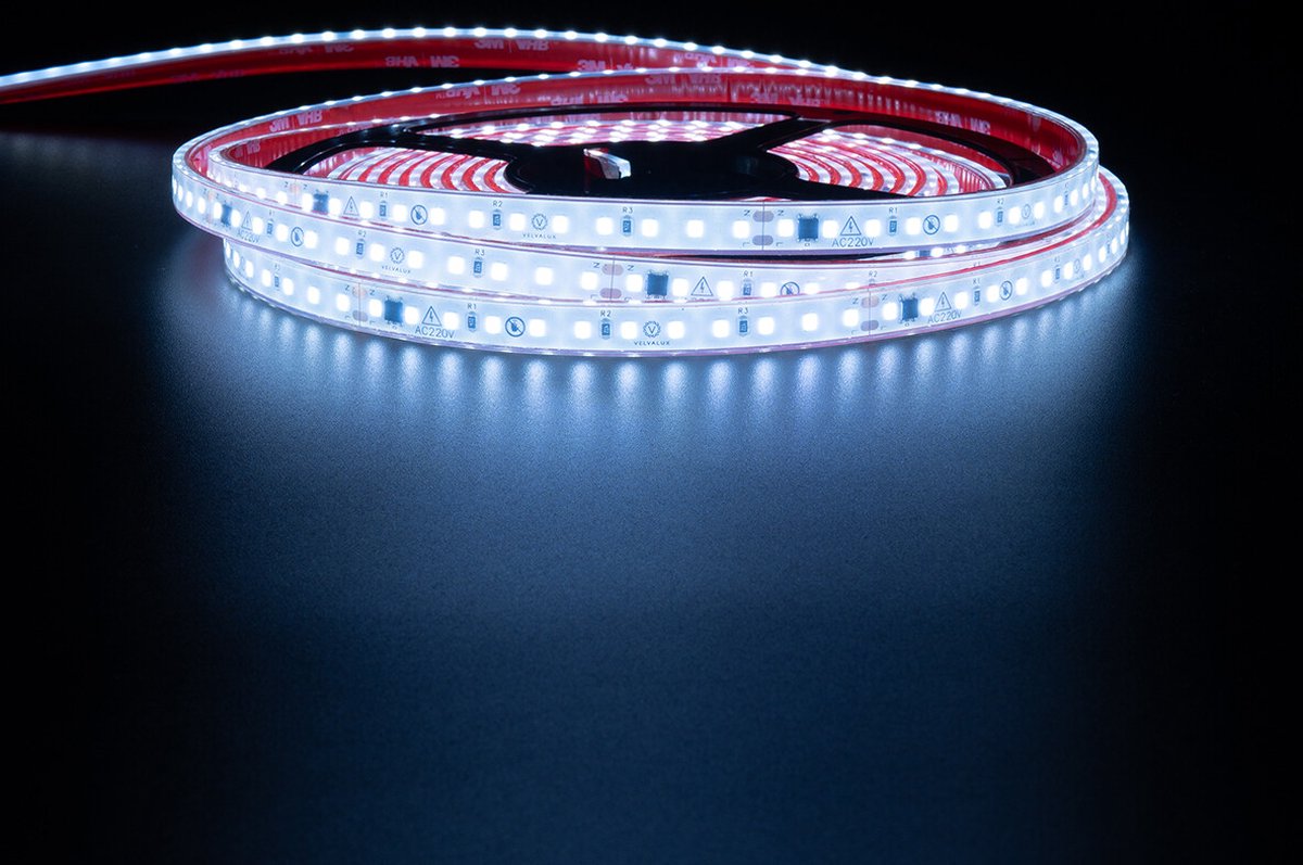 Velvalux LED Strip - Velvalux - 5 Meter - Helder/Koud Wit 6000K - Dimbaar - Waterdicht IP67 - 9600 Lumen - 600 LEDs - Directe Aansluiting op Netstroom - Werkt zonder Driver