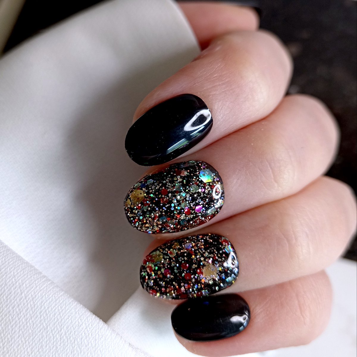 SD Press on Nails B-169 Plaknagels Nagelset 20 Nagels Zwart Multi Glitter Gellak Nagellak Korte XS almond nagels Nepnagels met Lijm Kunstnagels Nail Art Handmade Valse nagels Nagelvijl Accessoires