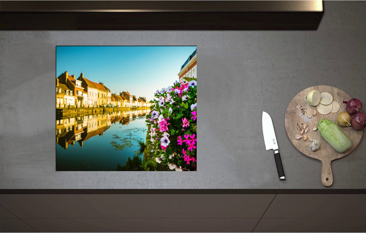 Inductieplaat Beschermer - Bloemensturik bij Huisjes aan eht Water - 58x52 cm - 2 mm Dik - Inductie Beschermer - Bescherming Inductiekookplaat - Kookplaat Beschermer van Zwart Vinyl