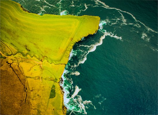 Inductieplaat Beschermer - Bovenaanzicht van de Kust van Ierland - 71x52 cm - 2 mm Dik - Inductie Beschermer - Bescherming Inductiekookplaat - Kookplaat Beschermer van Zwart Vinyl