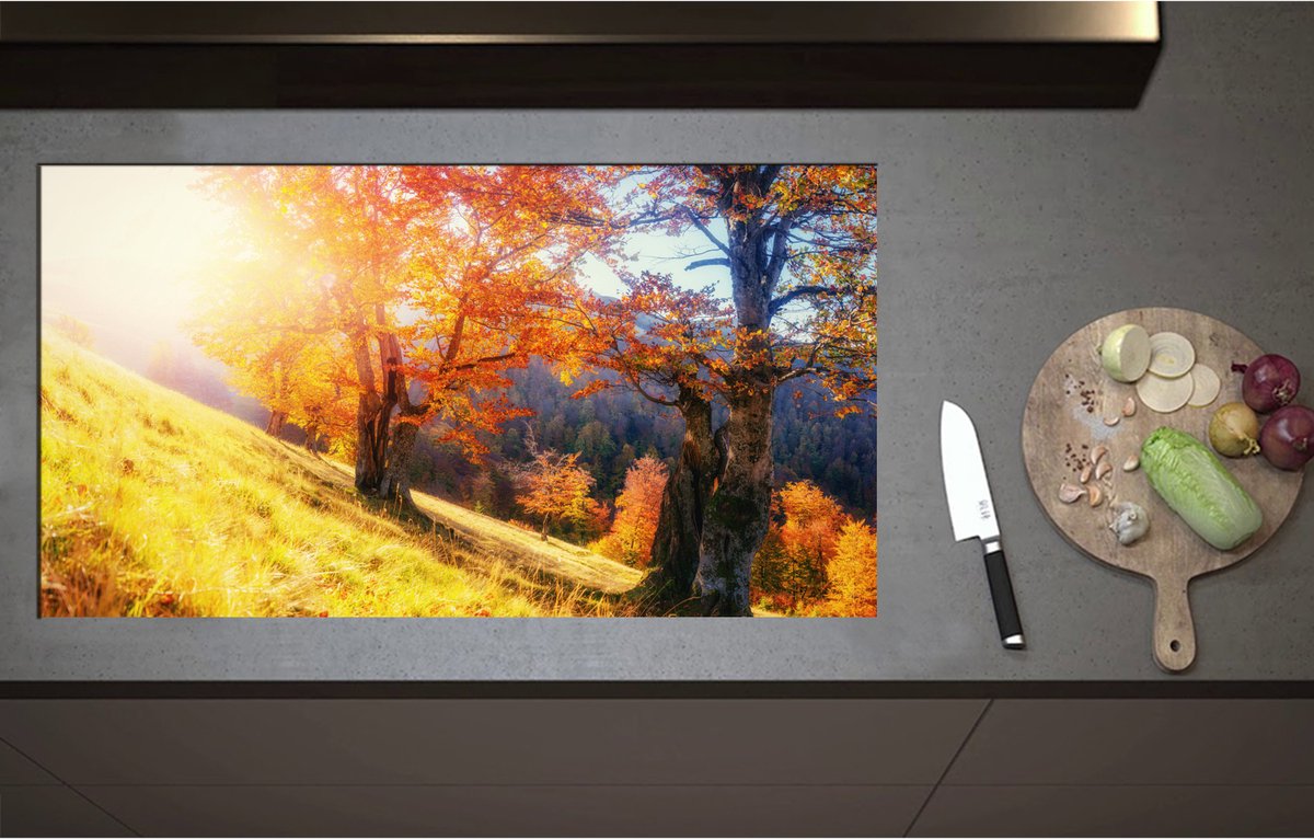 Inductieplaat Beschermer - Bomen op Rand van Berg in Herfst Tinten - 95x52 cm - 2 mm Dik - Inductie Beschermer - Bescherming Inductiekookplaat - Kookplaat Beschermer van Wit Vinyl