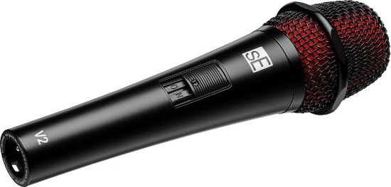 Zwarte sE Electronics V2 microfoon met rode grill en aan/uit schakelaar, liggend.