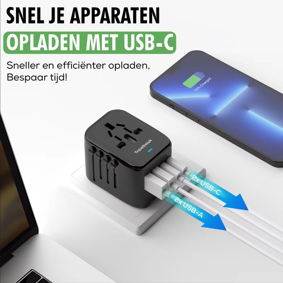 Zwarte reisstekker met 2x USB-C en 2x USB-A poorten voor het snel opladen van apparaten met USB-C.