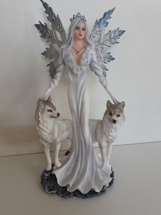 Elfen beeld Sneeuw elf met 2 witte wolven van Dream Eden 25x12x14 cm