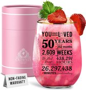 Cadeau 50e verjaardag - Glas voor gin/drank met geschenkdoos - 50 jaar verjaardagscadeau - Grappige cadeaus voor vrouwen/dames - Roze