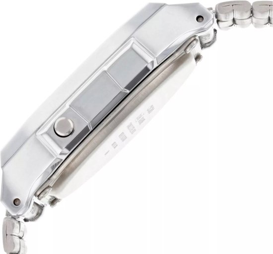 Zijkant van een zilverkleurig Casio horloge met metalen band.
