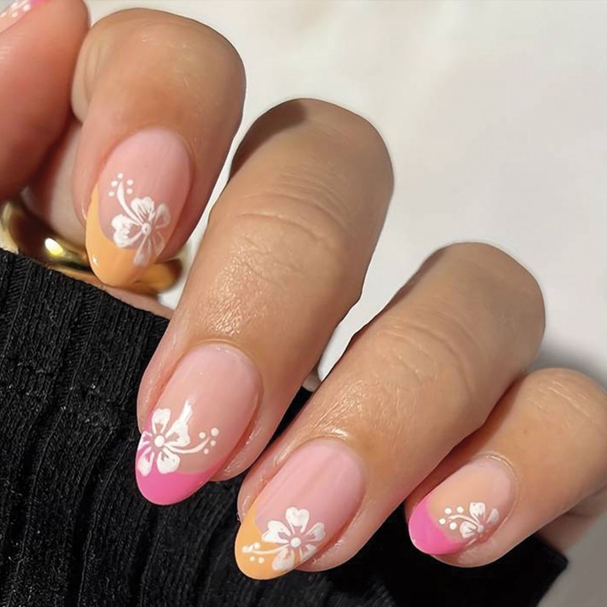 Goedkoopste Nepnagels met Lijm - French Manicure - Roze - Oranje - Bloem - Almond - Set - 24 stuks - Press on Nails - Nagellijm - Zelfklevend - Plaknagels - Nepnagels - Cadeau - Kunstnagels - Festival - Accessoires
