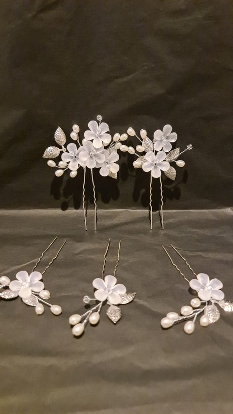 Haarsieraden op zilverkleurige pin versierd met witte, transparante bloemetjes, ivoorkleurige parels en zilverkleurige blaadjes, 5 stuks (huwelijk, communie, cosplay)