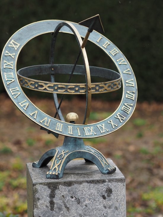 Foto: Tuinbeeld bronzen beeld zonnewijzer 42 cm draaiende ring bronzartes 42 cm hoog