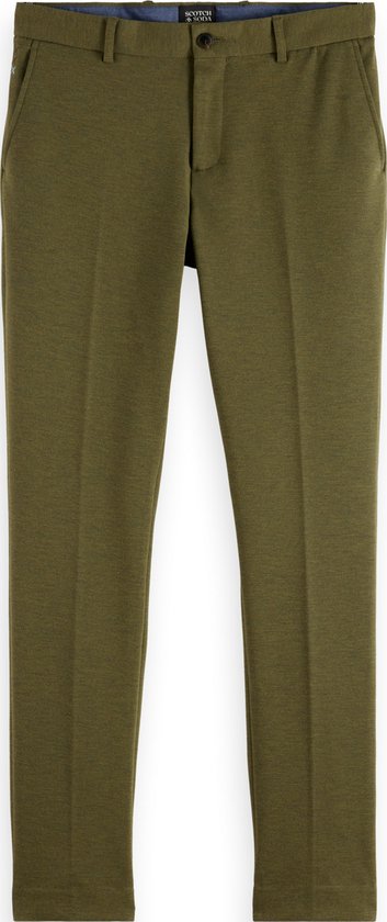 Olijfgroene, casual broek met een slim fit pasvorm. De broek heeft twee steekzakken aan de voorkant en sluit met een knoop en rits.