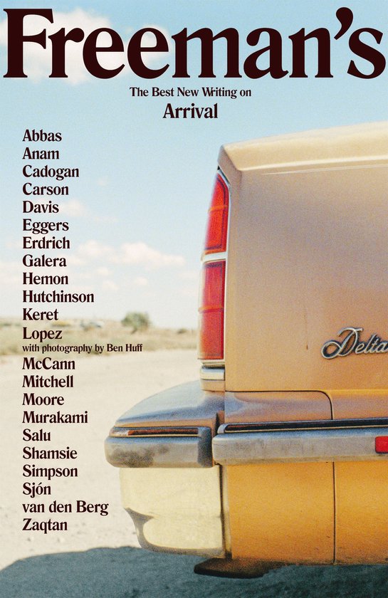 Couverture du livre Freeman's Arrival avec l'arrière d'une voiture dorée et une liste d'écrivains.
