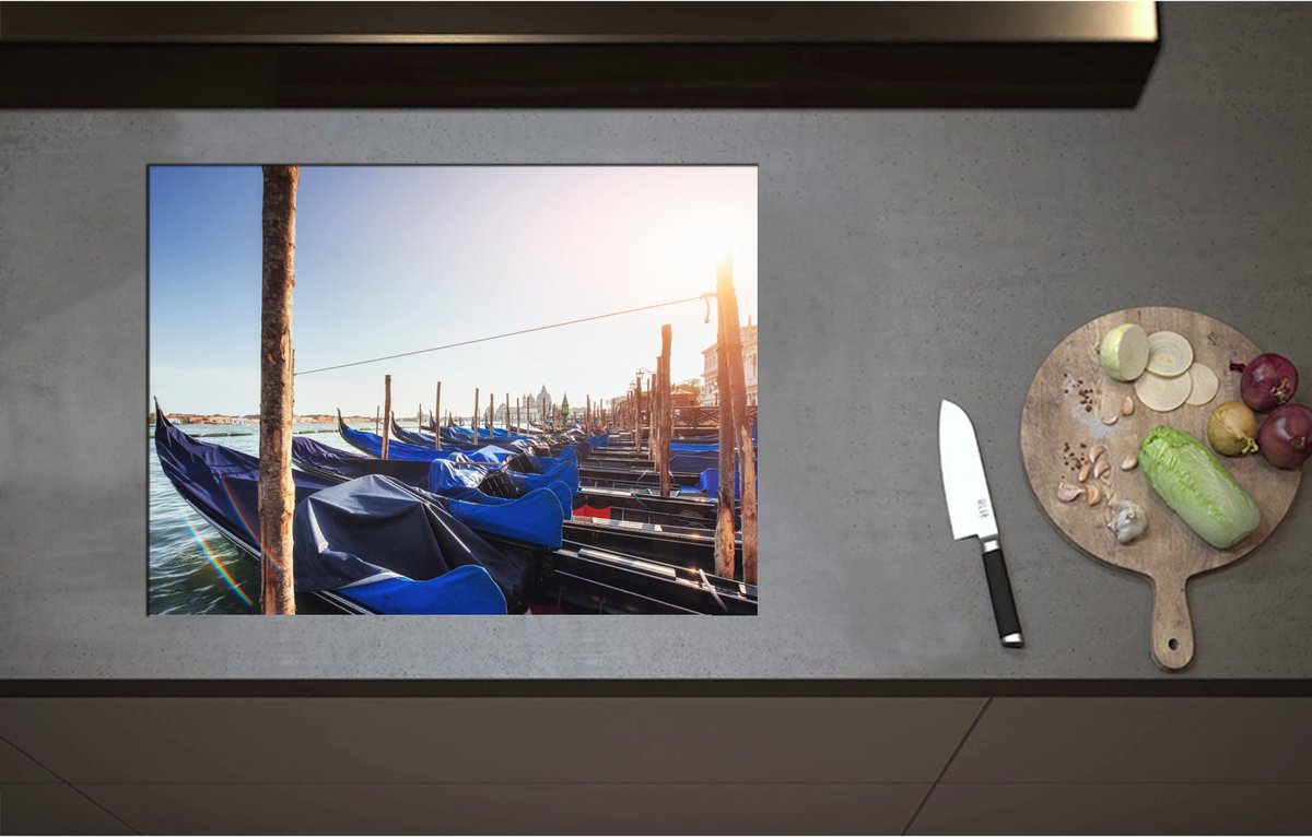 Inductieplaat Beschermer - Blauwe Gondels op de Zee bij Venetië op Zonnige Dag - 70x52 cm - 2 mm Dik - Inductie Beschermer - Bescherming Inductiekookplaat - Kookplaat Beschermer van Wit Vinyl