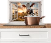 Spatscherm keuken 60x40 cm - Kookplaat achterwand Doorkijk - Koe - Weiland - Natuur - Dieren - Landelijk - Muurbeschermer - Spatwand fornuis - Hoogwaardig aluminium