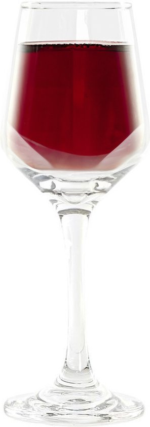 Een champagneglas met rode wijn.