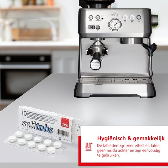 Solis espressomachine met een verpakking en strip van 10 Solitabs reinigingstabletten.