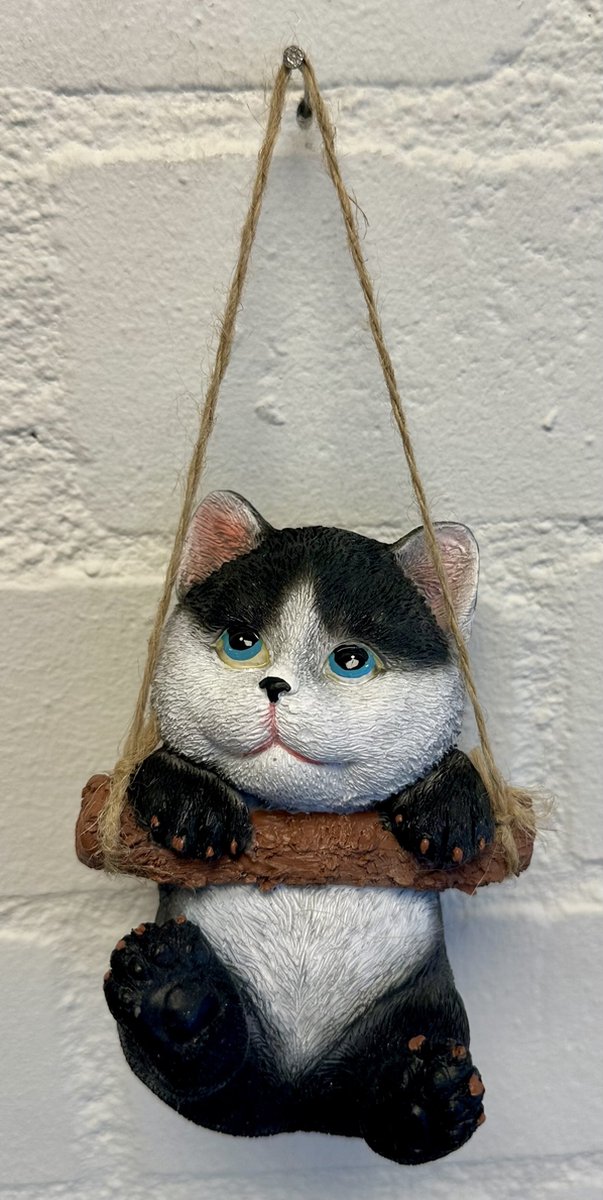 Polyresin hangend (tuin) dier "kat" - zwart + wit - hoogte 15x10x8 cm - ophangtouw - Voor binnen of buiten - Tuinaccessoires - Woonaccessoires