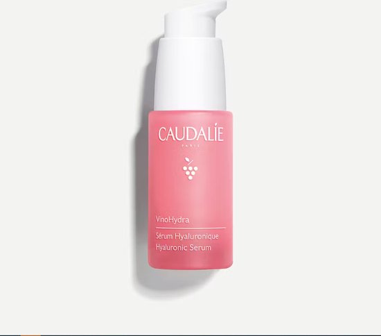 Roze Caudalie flesje met witte pompdispenser. Bevat VinoHydra Hyaluronic Serum.