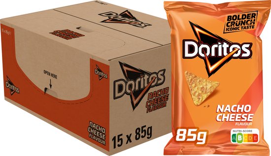 Doos met 15 zakken Doritos Nacho Cheese, met een losse zak ernaast.