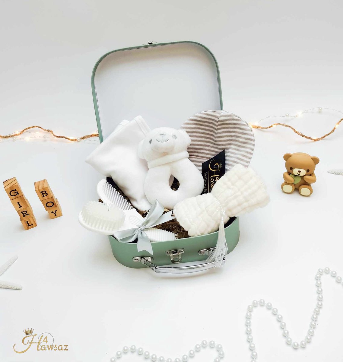 Goedkoopste Genderneutraal kraamcadeau 7 stuks - Hawsaz.nl kraamcadeaus - Babygeschenkset - Babyverzorging - Kam en borstel - Baby koffertje - Gepersonaliseerde cadeaus - Slabbetje - Baby knuffel doekje - Geboortecadeau - Babyset