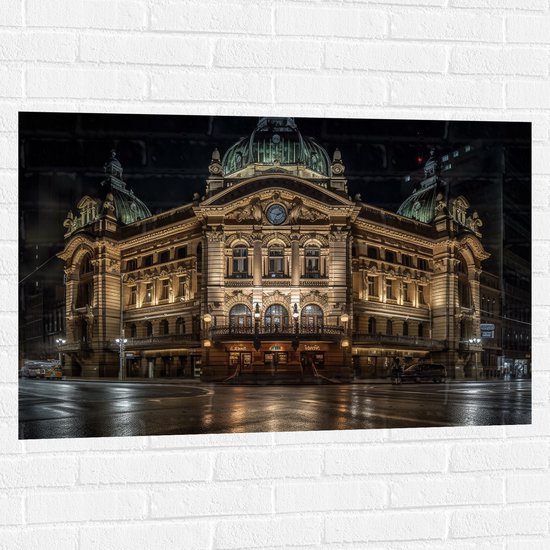 Muursticker - Gebouw - Stad - Groot - Verlicht - 105x70 cm Foto op Muursticker