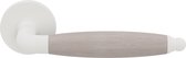 Deurkruk op rozet - Wit - RVS - GPF bouwbeslag - Ika XL Deurklink wit/ eiken whitewash gebogen met ronde eindknop op rond