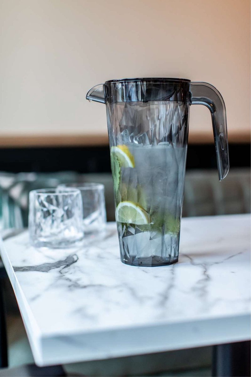 Koziol - Club Pitcher Schenkkan 1,5 liter - Kunststof - Transparant