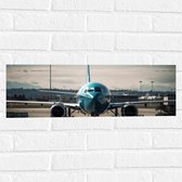 Muursticker - Vliegtuig - Vliegveld - Voertuig - Vleugels - Lucht - 60x20 cm Foto op Muursticker
