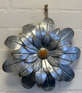 Metalen bloem wanddecoratie - Zilver+ oker geel - Dia 34 cm - Voor binnen en buiten - Wanddecoratie - Woonaccessoires - Tuinaccessoires