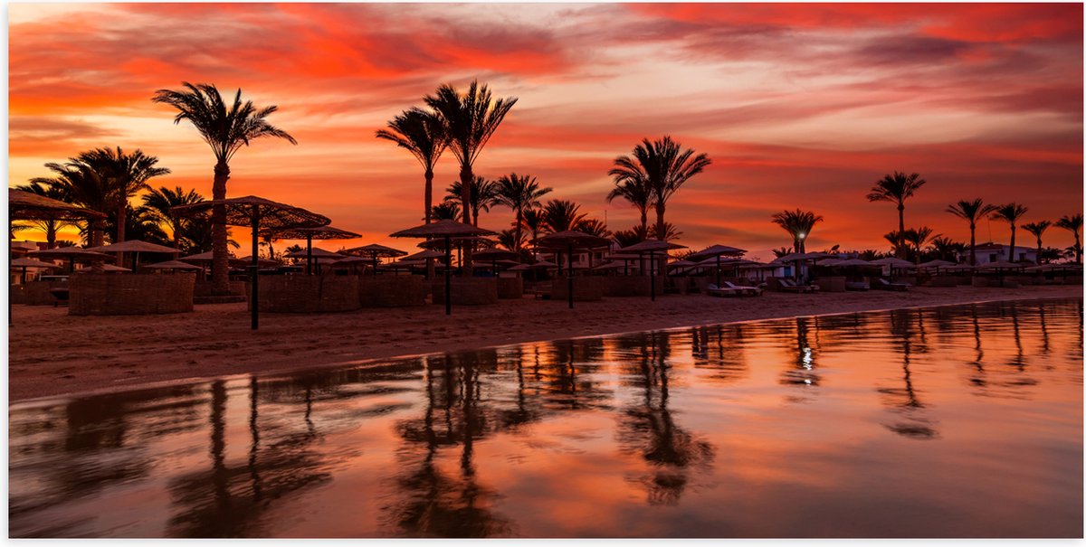 Poster (Mat) - Strand - Zee - Zonsondergang - Parasols - Palmbomen - 100x50 cm Foto op Pos