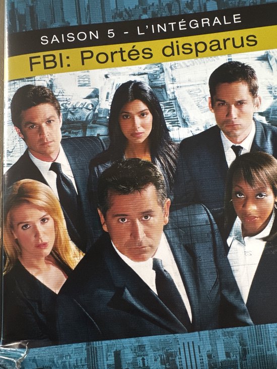 DVD hoes met 5 FBI agenten die dichtbij elkaar staan.