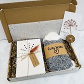 Ik denk aan je cadeau - cadeau per post - beterschap - steun - brievenbus cadeau met wollen sokken en candlebag - lichtpuntje voor jou - sterkte cadeau